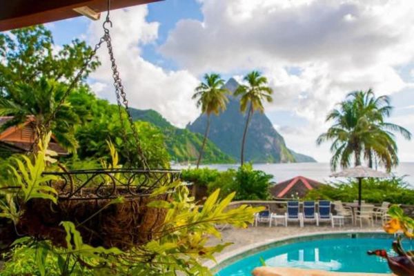 Hummingbird Beach Resort (Mamin)